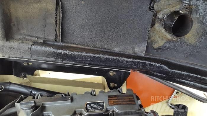 JLG AJ 600 Kompaktní samohybné kloubové plošiny
