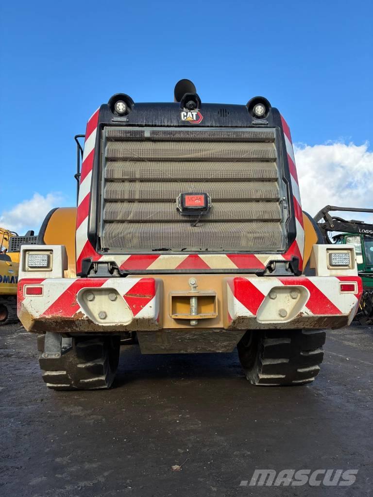 CAT 966 Kolové nakladače