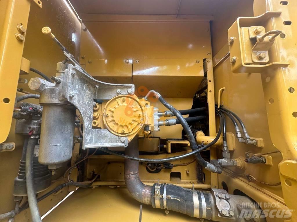 CAT 330 Pásová rýpadla