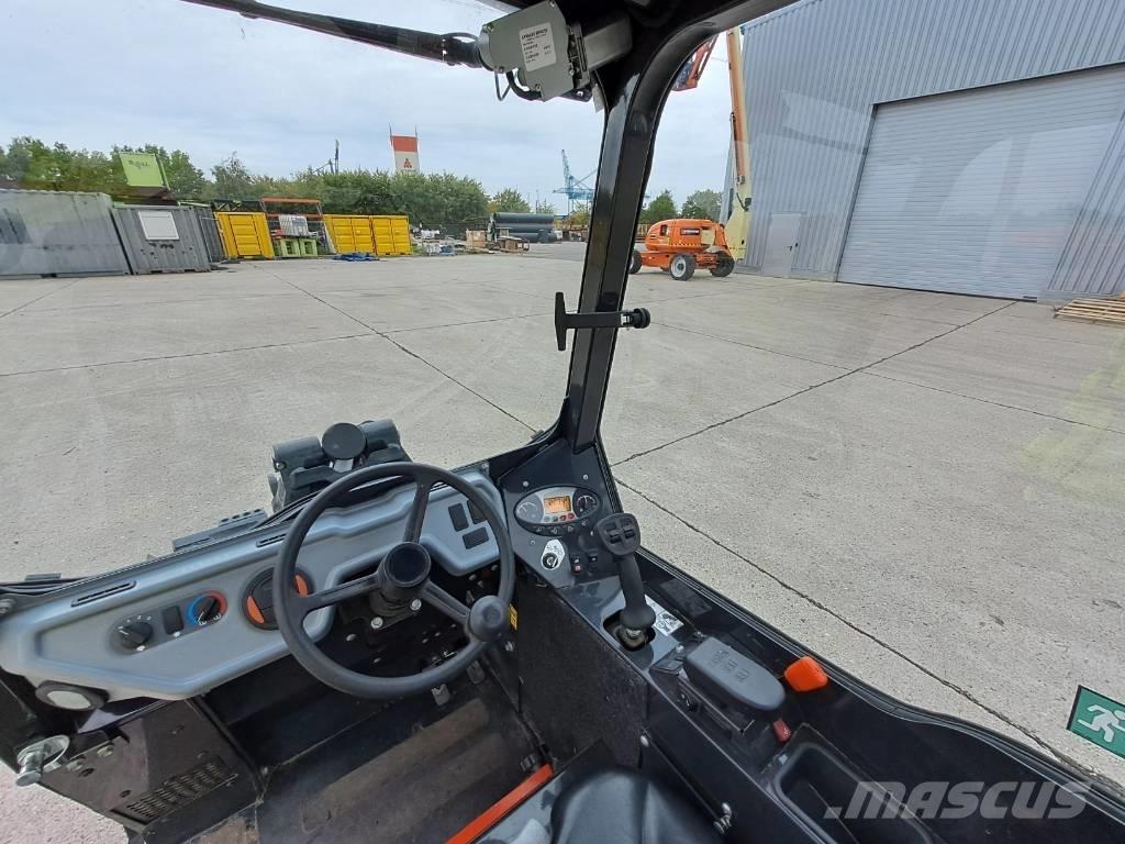Bobcat L28 Kolové nakladače