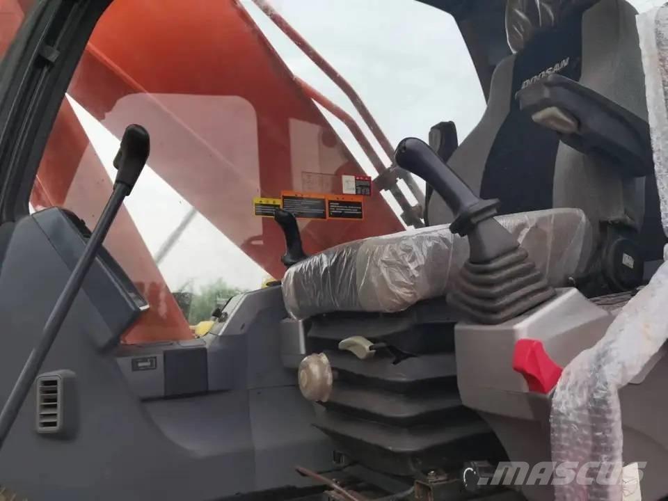 Doosan DX300LC Pásová rýpadla