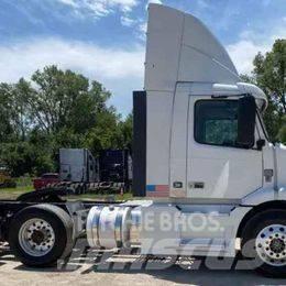 Volvo VNL 64T200 Tahače
