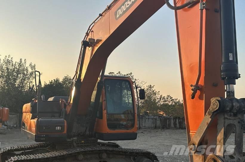 Doosan DX220 Pásová rýpadla