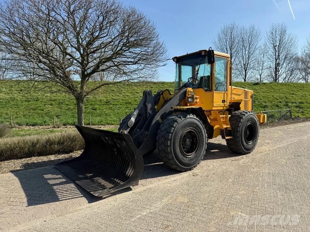 Volvo L70D Kolové nakladače