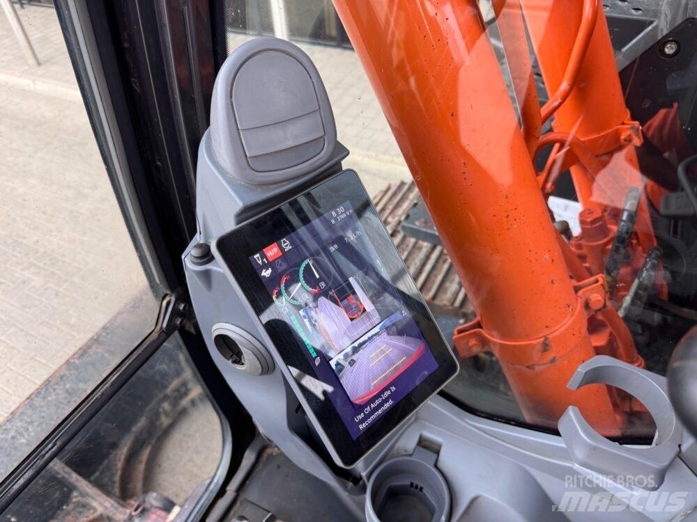 Hitachi ZX135USBL-7 Pásová rýpadla