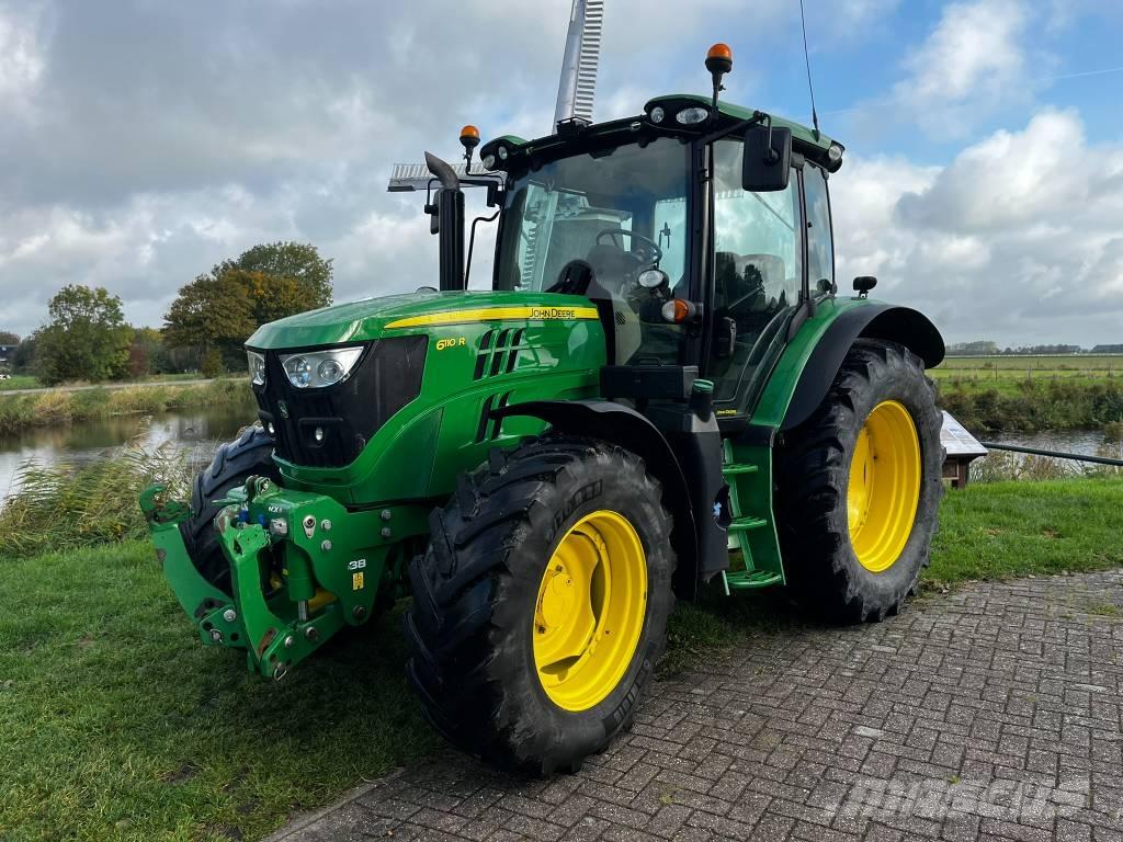 John Deere 6110 R Traktory
