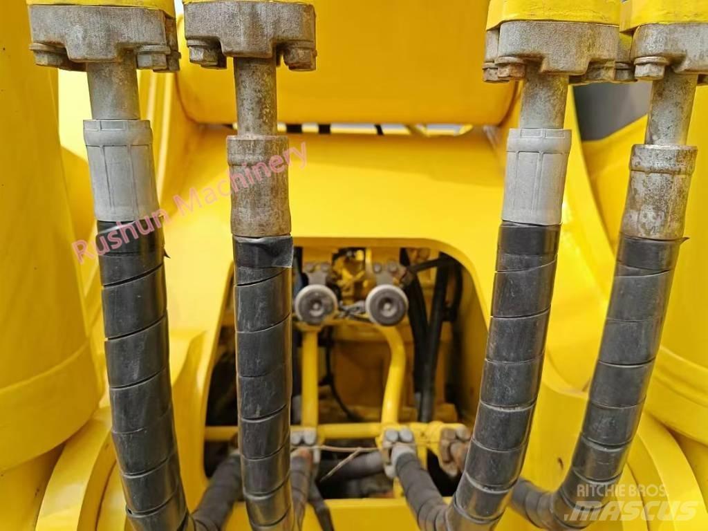 Komatsu PC 220-8 Pásová rýpadla