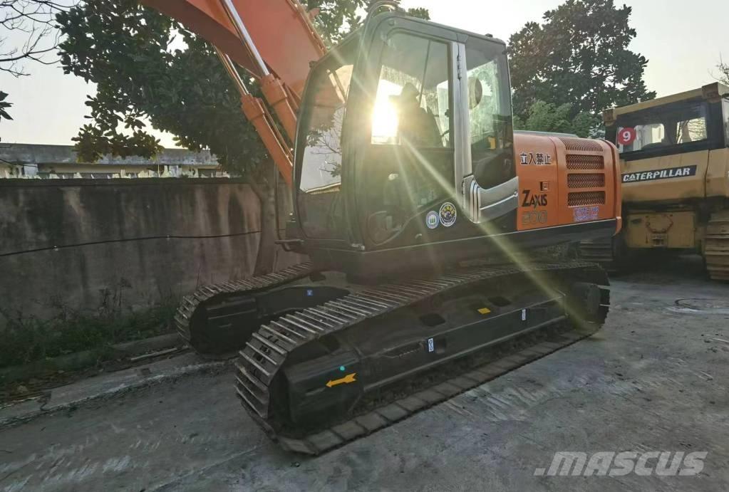 Hitachi ZX 200 Pásová rýpadla