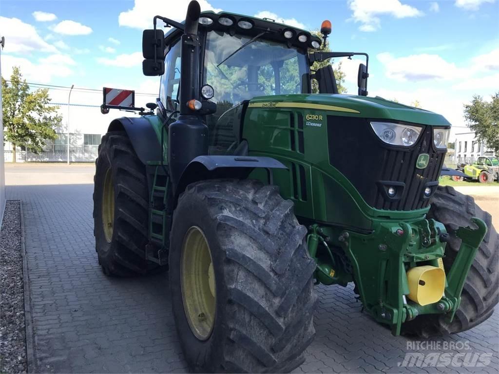 John Deere 6230R Traktory