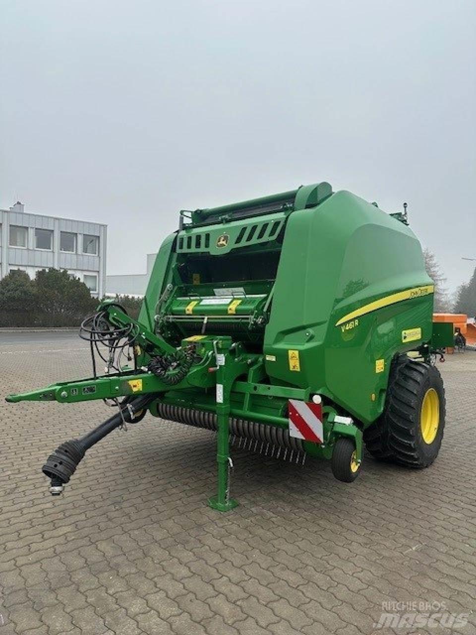 John Deere V461R Lis na válcové balíky