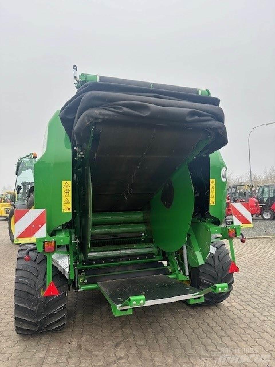 John Deere V461R Lis na válcové balíky