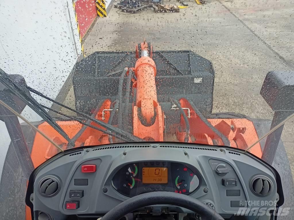 Hitachi ZW150 Kolové nakladače