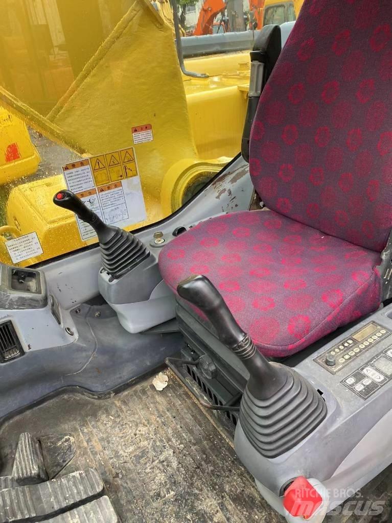 Komatsu 220 Pásová rýpadla