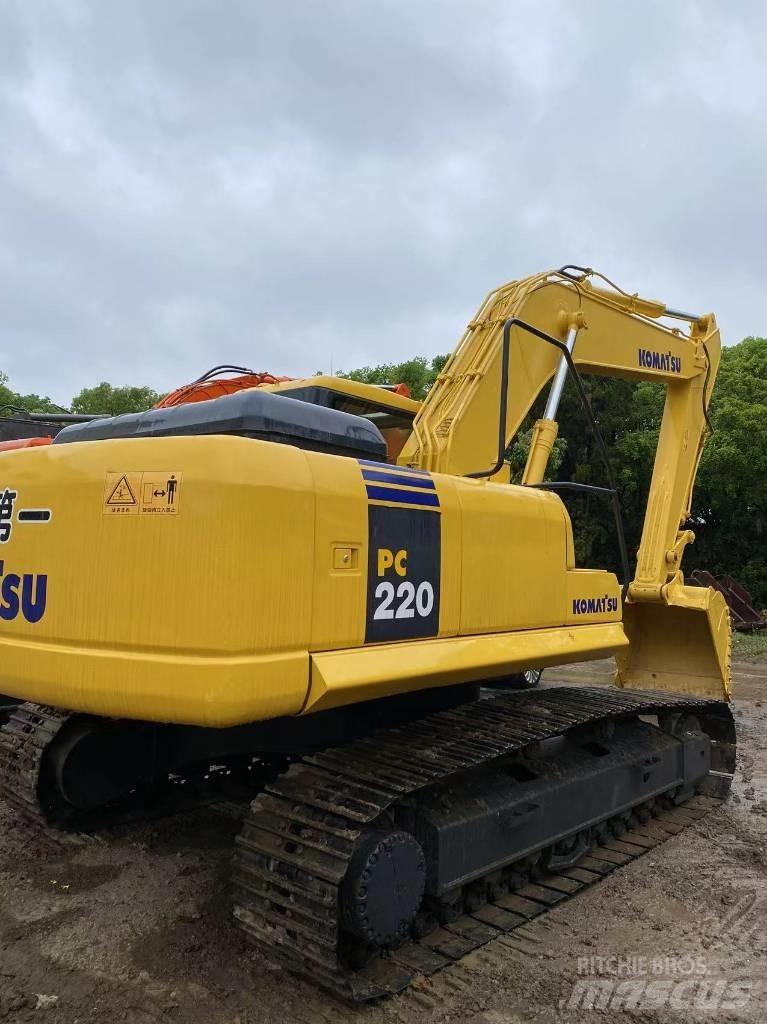 Komatsu 220 Pásová rýpadla