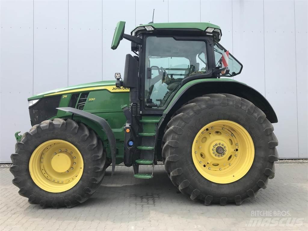 John Deere 7R 330 Traktory