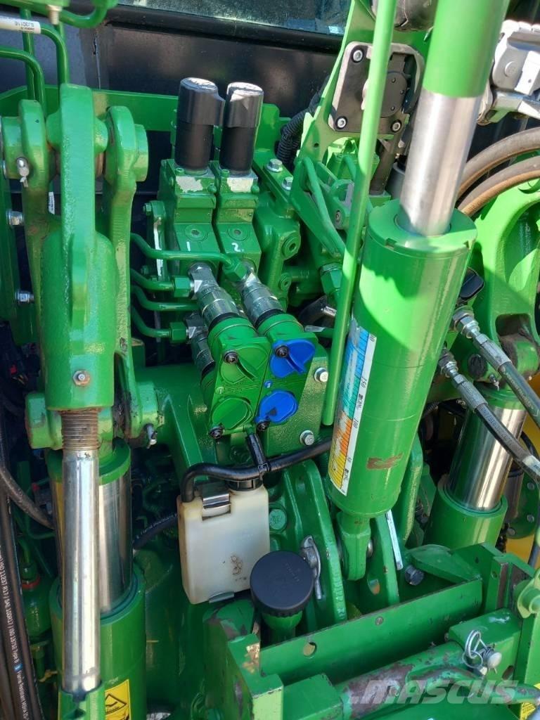 John Deere 5125 R Traktory