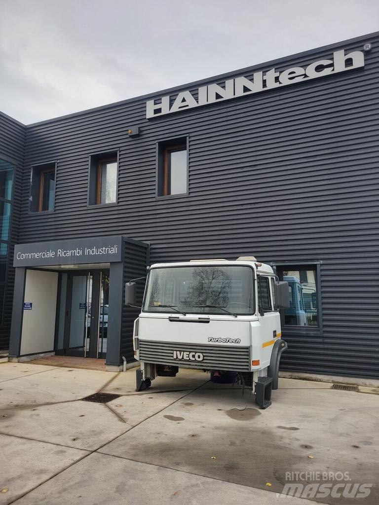 Iveco TURBOTECH Kabiny a interiér
