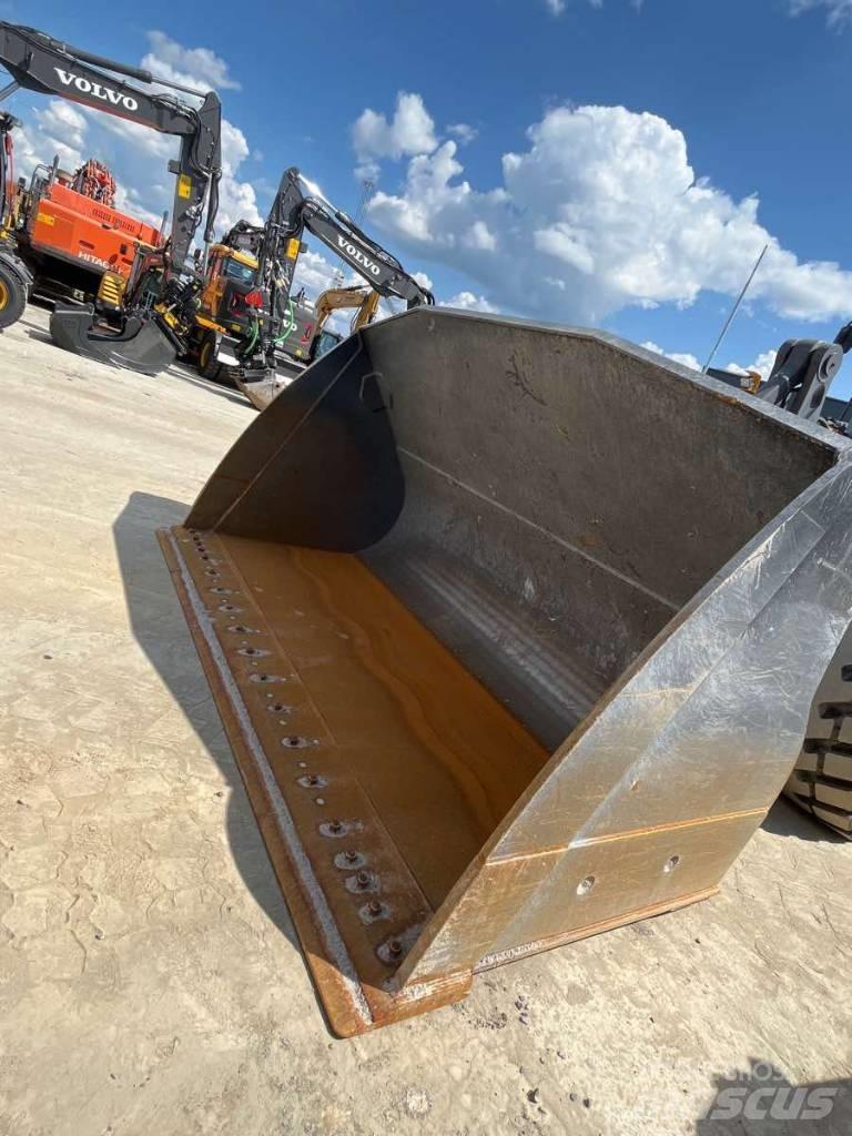 Volvo L220H Kolové nakladače