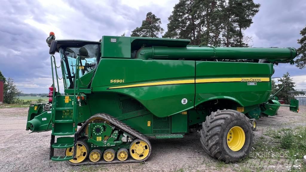 John Deere S 690 Sklízecí mlátičky