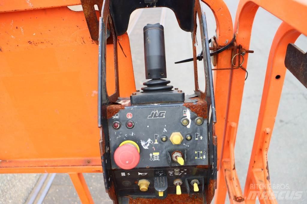 JLG 330LRT Nůžková zvedací plošina