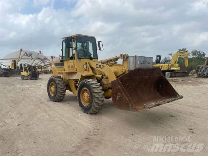 CAT 926E Kolové nakladače