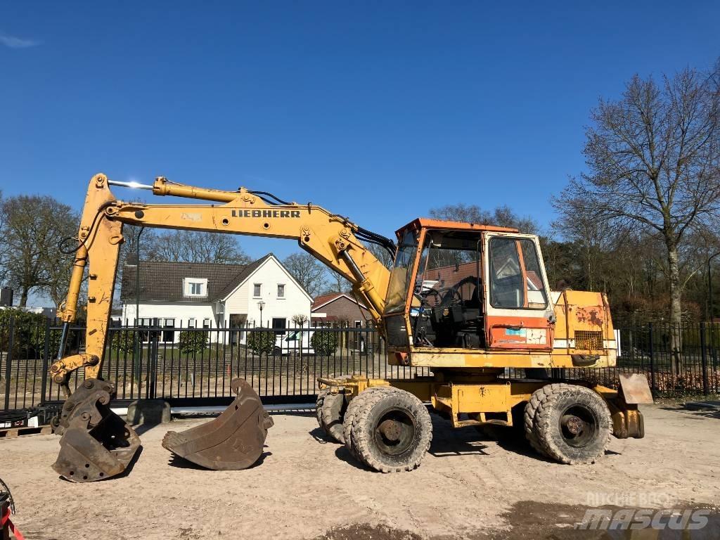 Liebherr A 900 B Kolová rýpadla