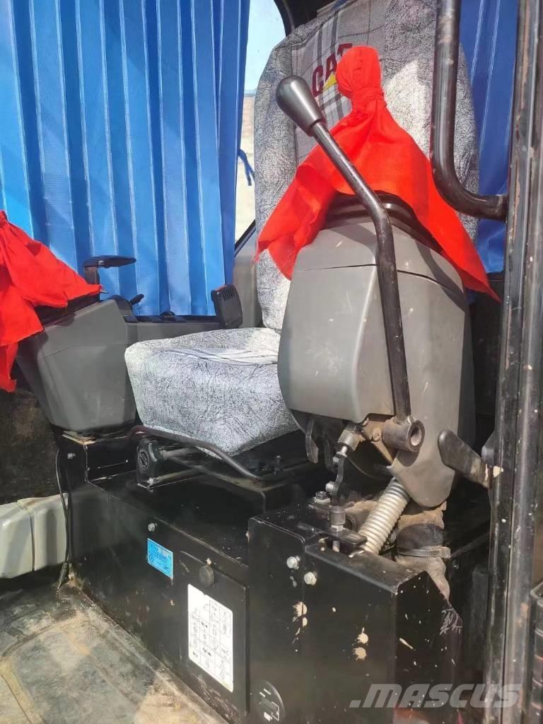 CAT 307E2 Midi rýpadla 7t - 12t