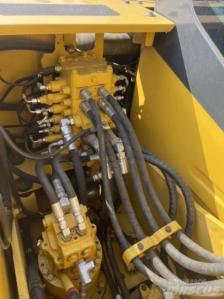 Komatsu PC 130-8 Midi rýpadla 7t - 12t