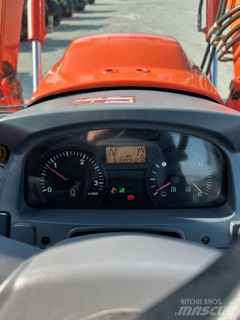 Kubota M 135 GX Traktory