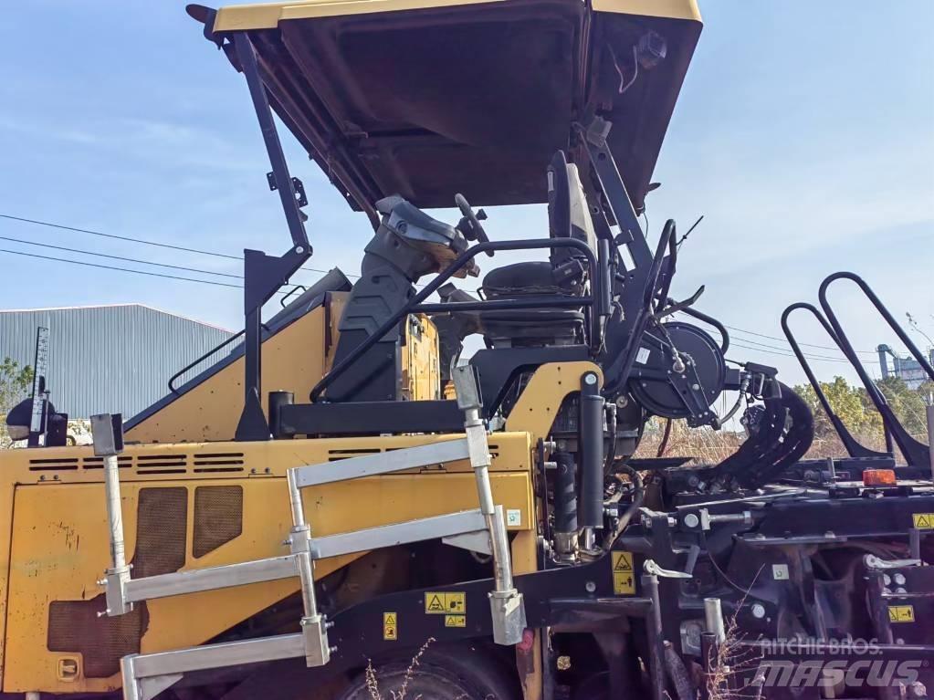 CAT AP655F Finišery