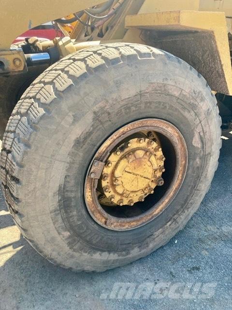 CAT 950 B Kolové nakladače