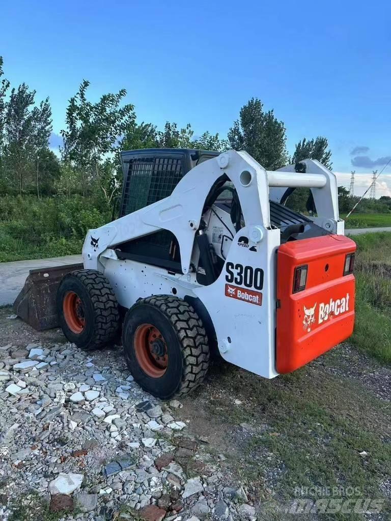 Bobcat S 300 Smykem řízené nakladače