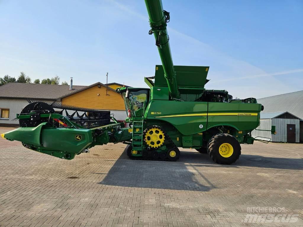 John Deere S790 Sklízecí mlátičky