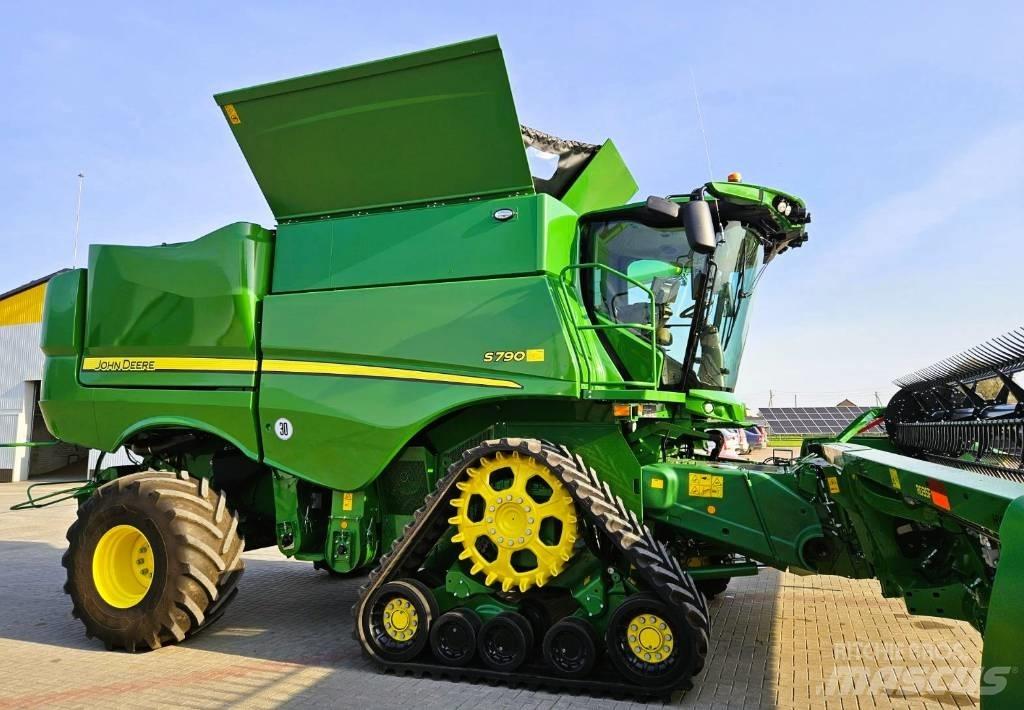 John Deere S790 Sklízecí mlátičky