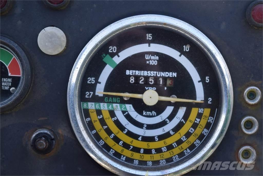 John Deere 2130 Traktory