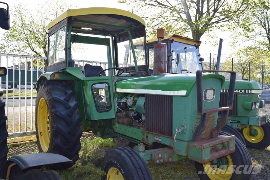 John Deere 2130 Traktory