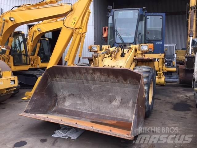 Komatsu WA150-1 Kolové nakladače