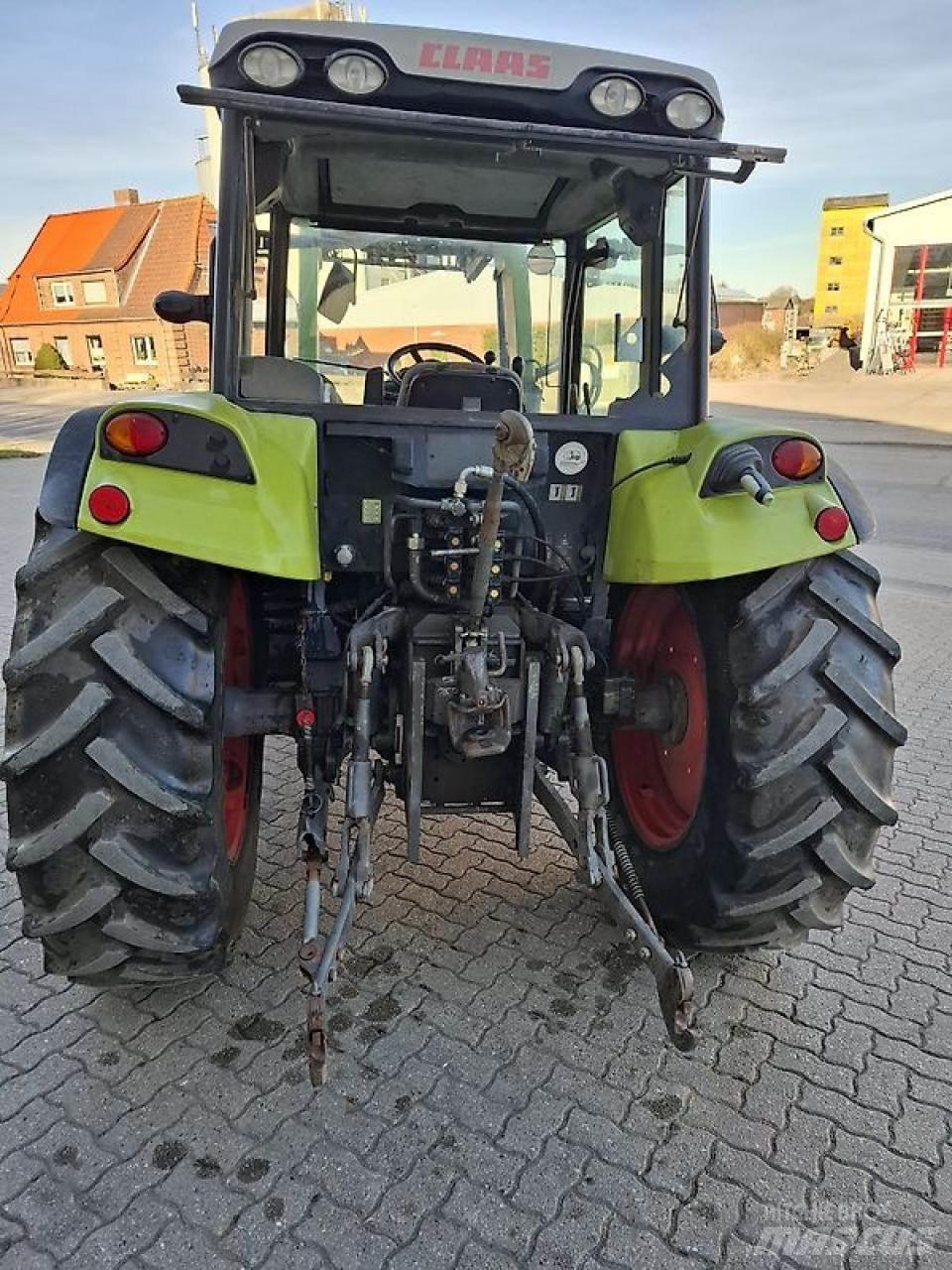 CLAAS AXOS 330 CX Traktory