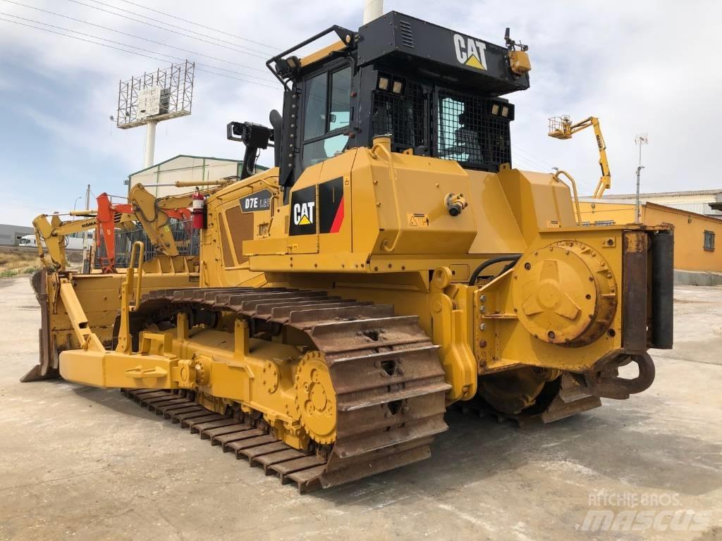 CAT D7E Navijáky