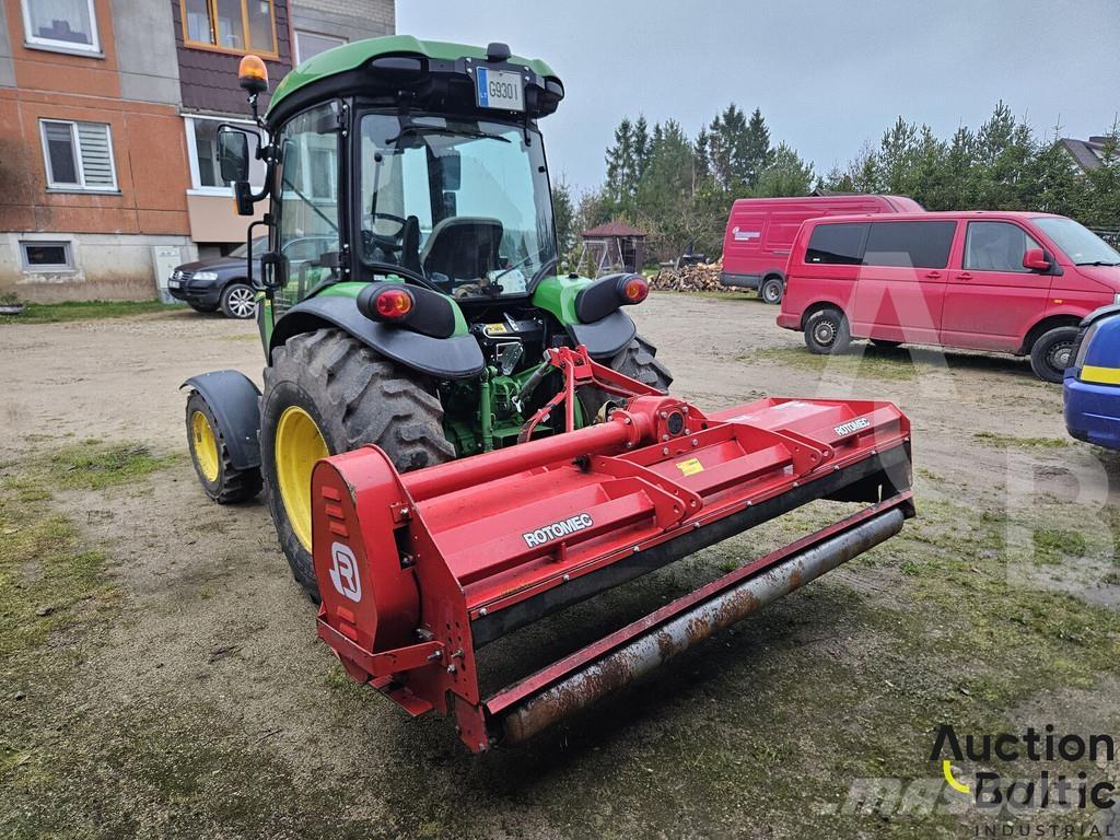 John Deere 4066 R Traktory