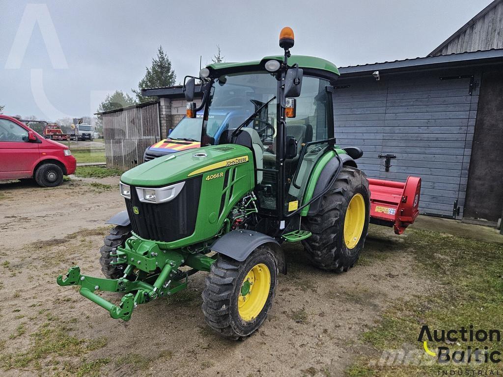 John Deere 4066 R Traktory