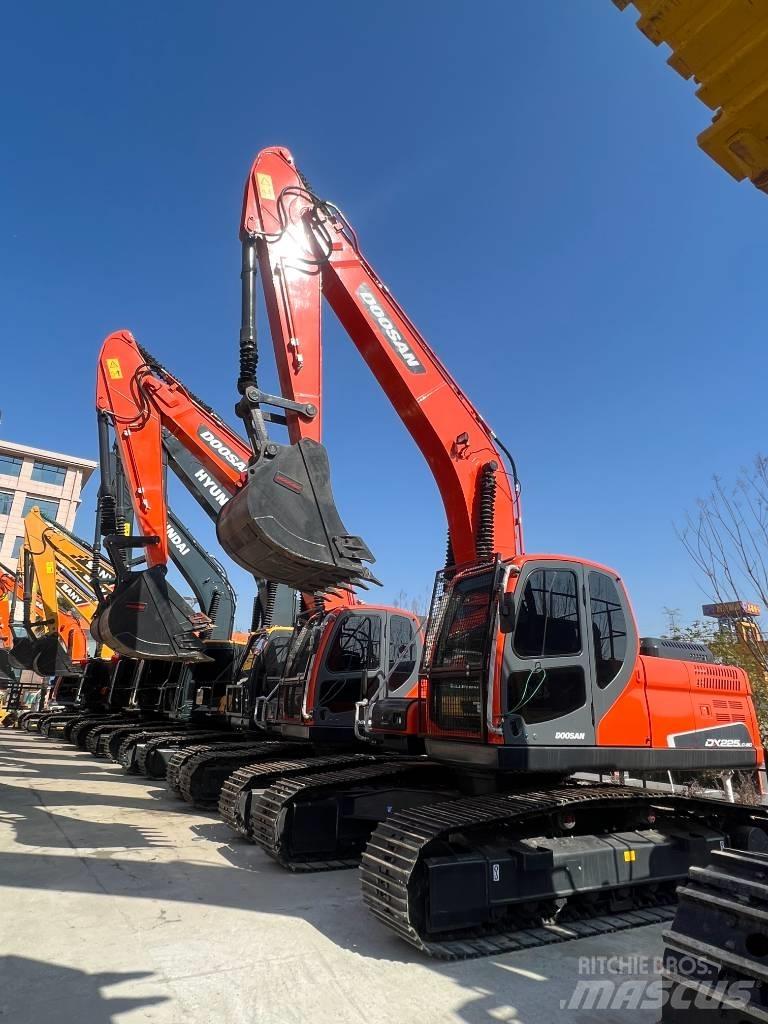 Doosan DX 225 Pásová rýpadla