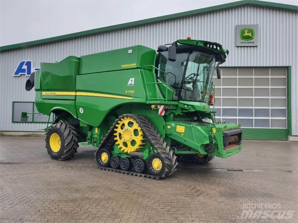John Deere S770 Sklízecí mlátičky