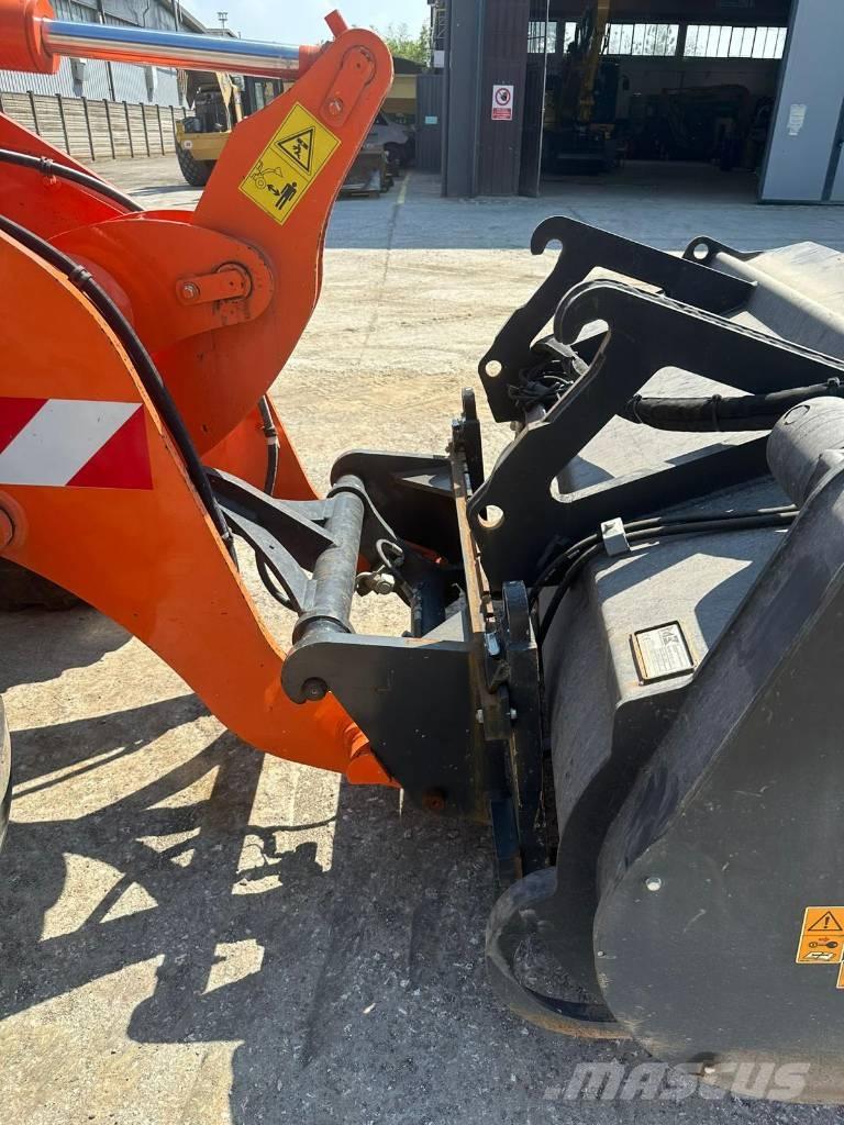 Komatsu WA 80 M-8 Kolové nakladače