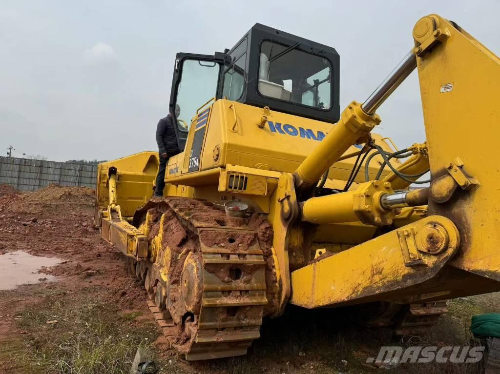 Komatsu D 375 A Pásové dozery