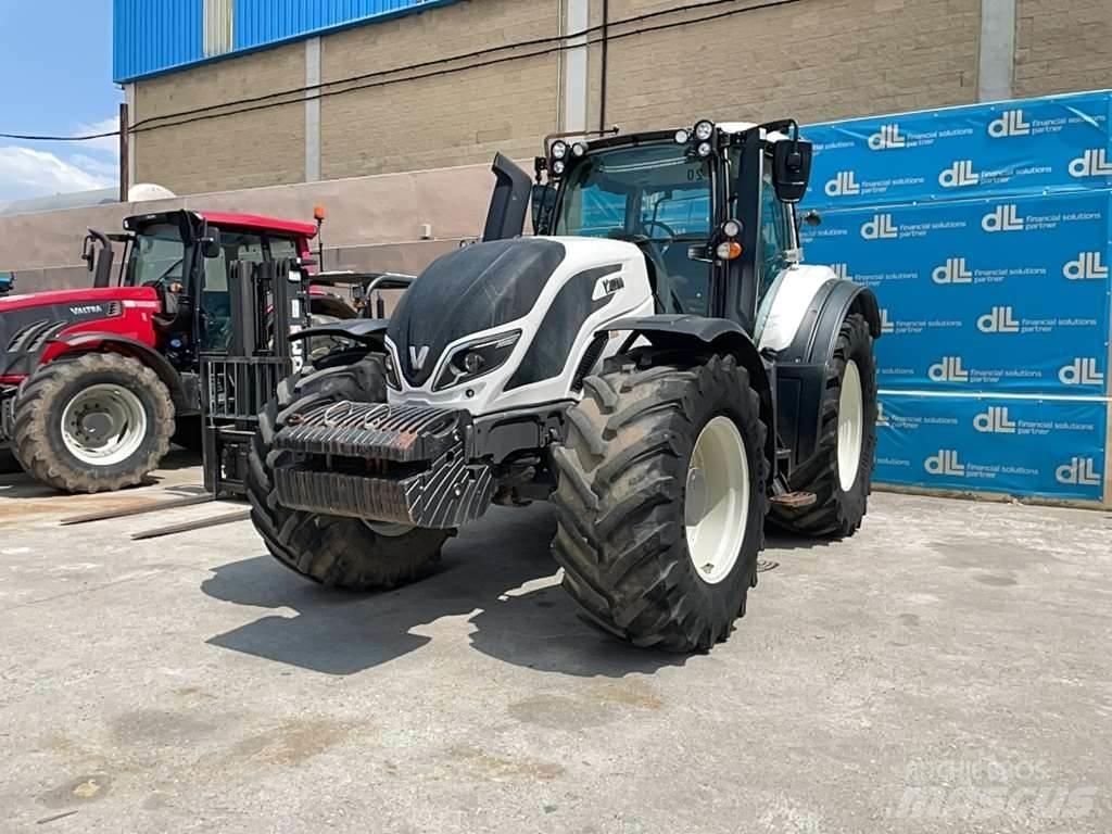 Valtra T174E Traktory