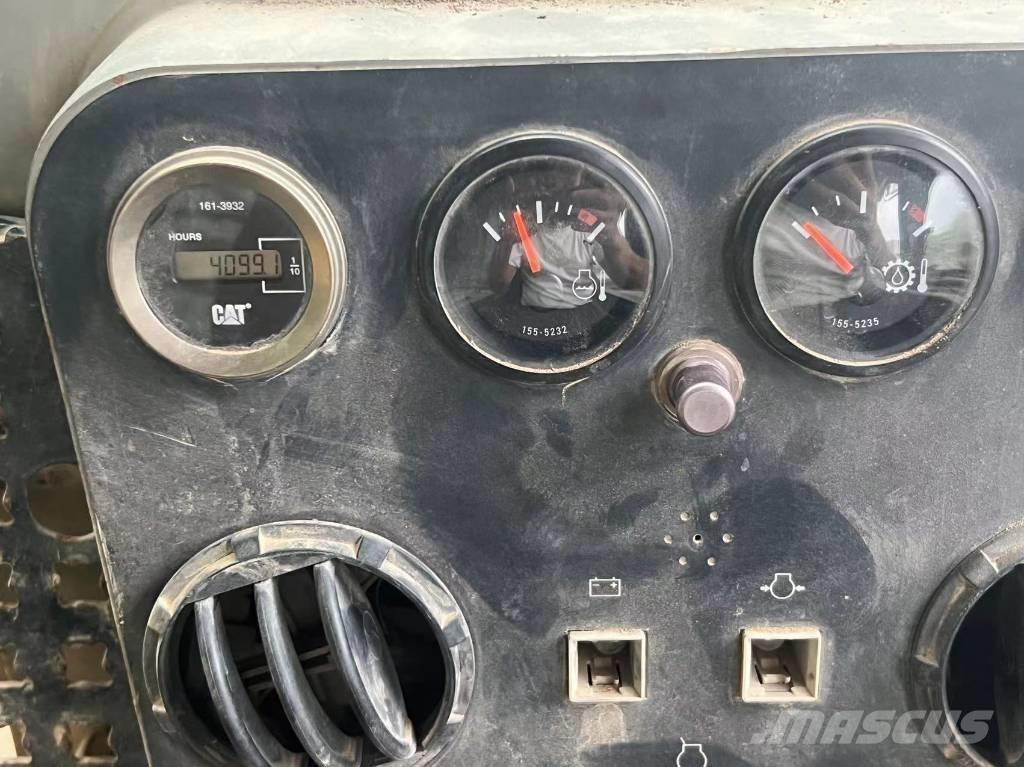 CAT D7G2 Pásové dozery