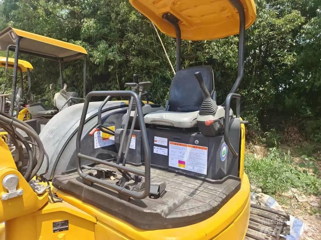 Komatsu PC35 Pásová rýpadla