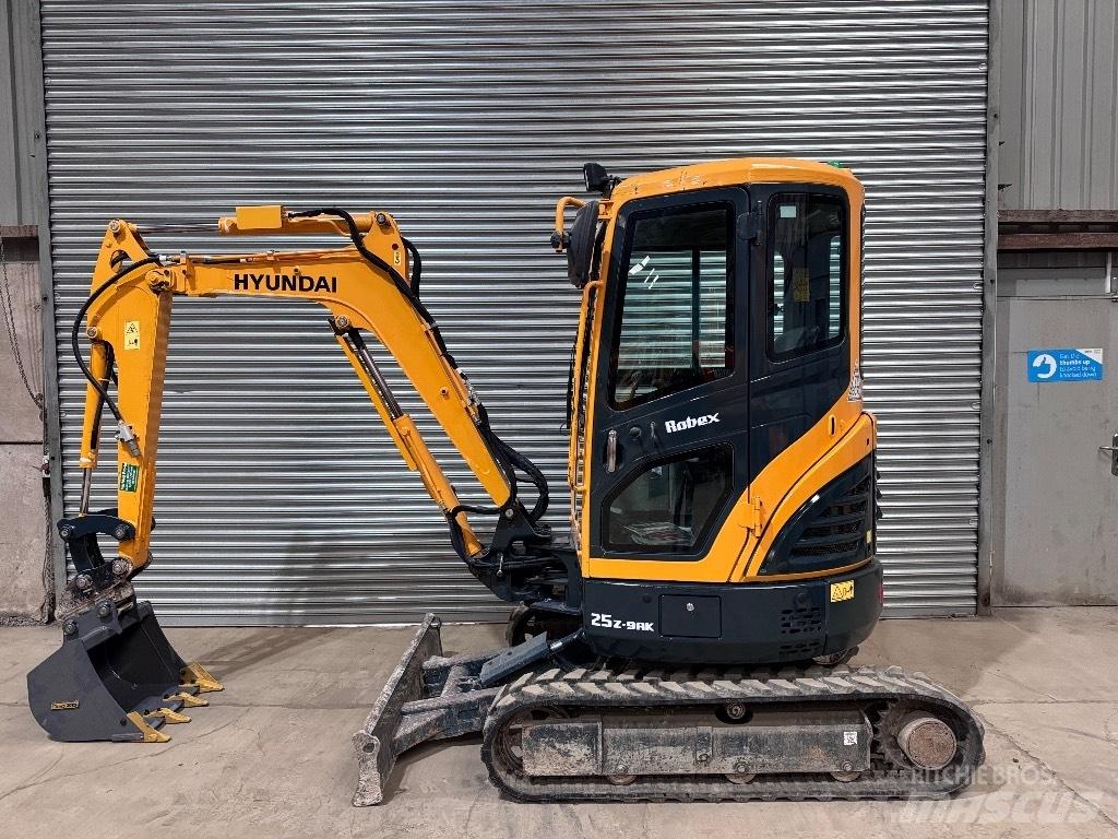 Hyundai R25Z-9 AK Mini rýpadla < 7t