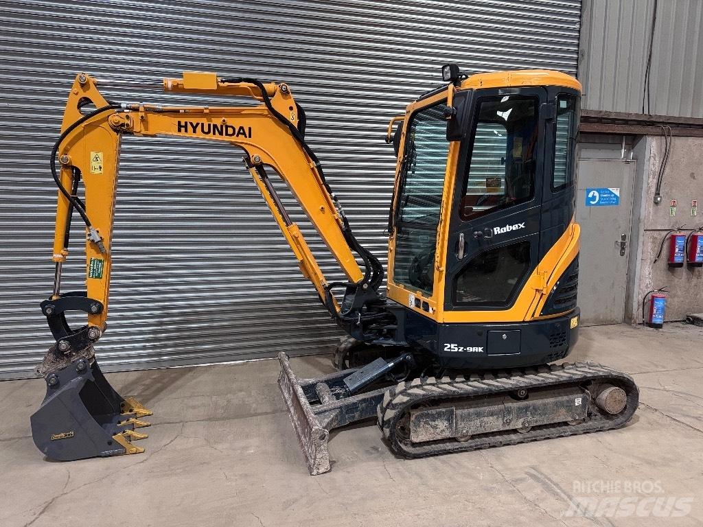 Hyundai R25Z-9 AK Mini rýpadla < 7t